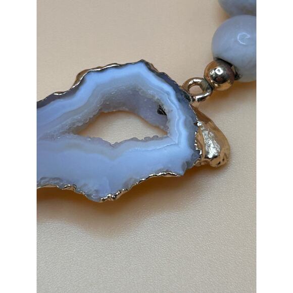 Kinsley Armelle White and Grey Agate Druzy Beaded Stretch Bracelet - Picture 4 of 4